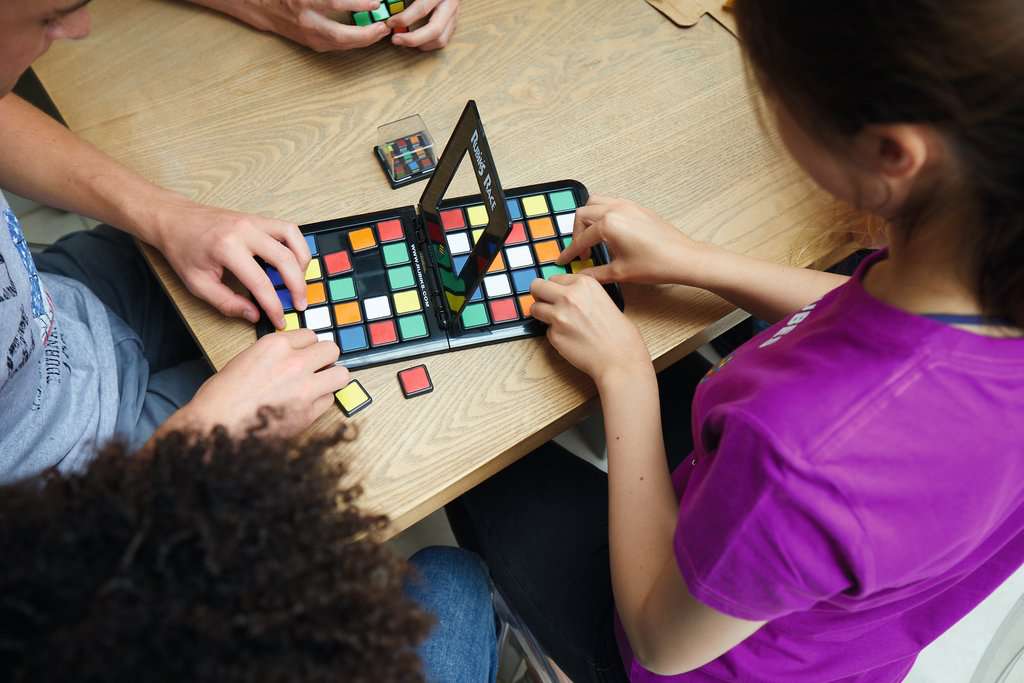 Rubik's Race Kinderspiel Taktikspiel Kinder Strategiespiel Duell Logikspiel ✅ 